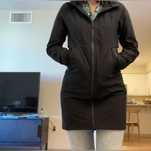 Lululemon gently used black Rain Jacket, size 4